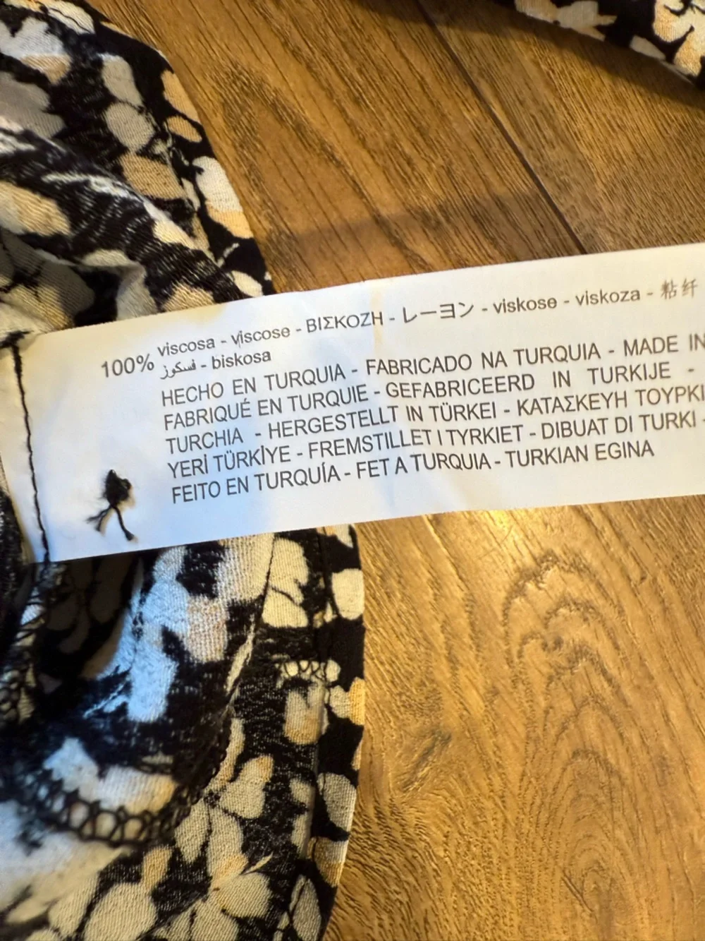 NEW Women’s Zara Black, White and Tan Floral Button-Front Puff-Sleeve Blouse